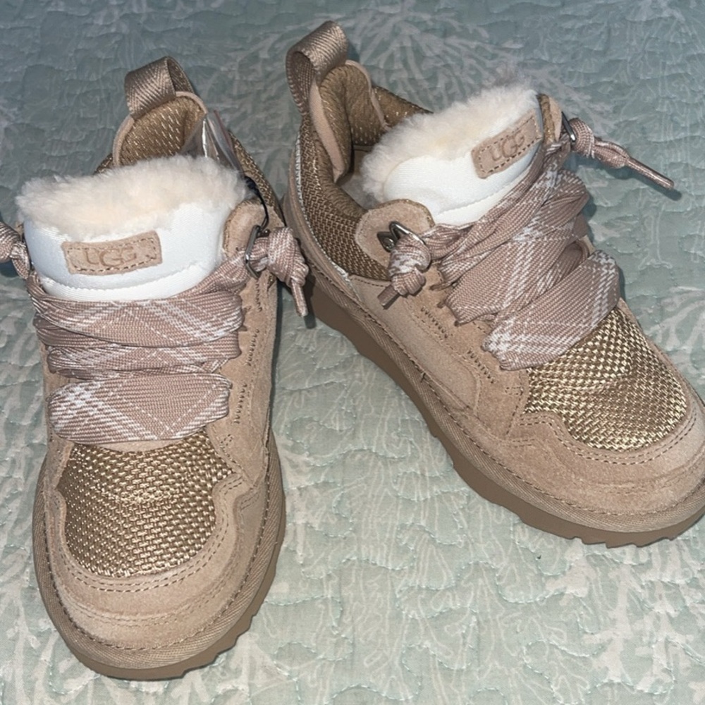 BNIB UGG kids SZ 13 SUPER WARM SOFT SUADE UNISEX Lowmel Sneakers/ Boots